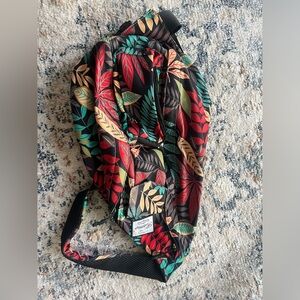 The kamo like new cross body Fanny pack bag